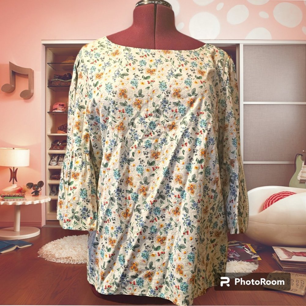 Time and Tru Floral Bell Sleeve Blouse NWT Plus Size 3X 22‎